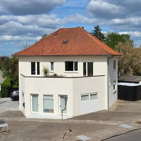 Апартаменты Moderne Villalejlighed Pa 110 Kvm + Stor Terrasse Орхус