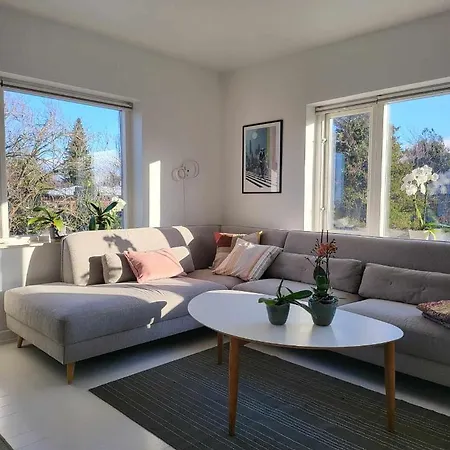 Апартаменты Moderne Villalejlighed Pa 110 Kvm + Stor Terrasse Орхус