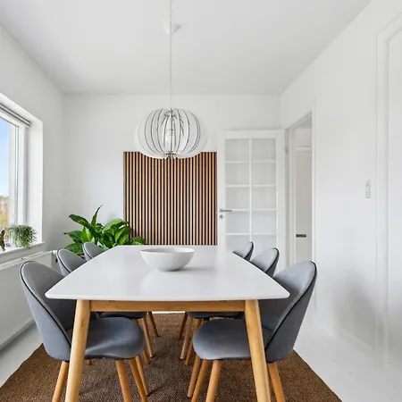 Apartment Moderne Villalejlighed Pa 110 Kvm + Stor Terrasse *