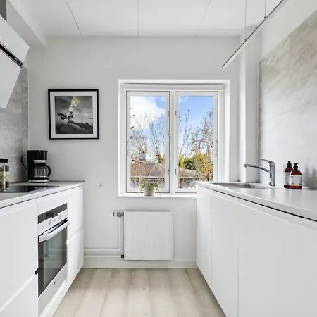 Moderne Villalejlighed Pa 110 Kvm + Stor Terrasse *
